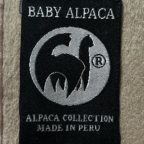 Sentaler cape. Worn once or twice - brand new quality. - Picture 6 of 6